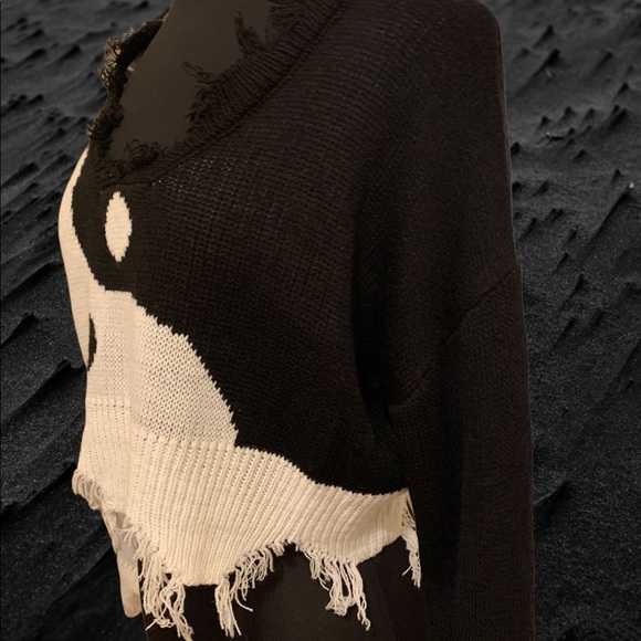 Just Polly Ripped and Distressed Crop Sweater - Picture 8 of 13